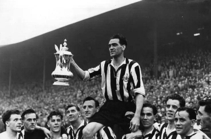 Newcastle United memenangi Piala FA 1951/52 (newcastletoons.com)