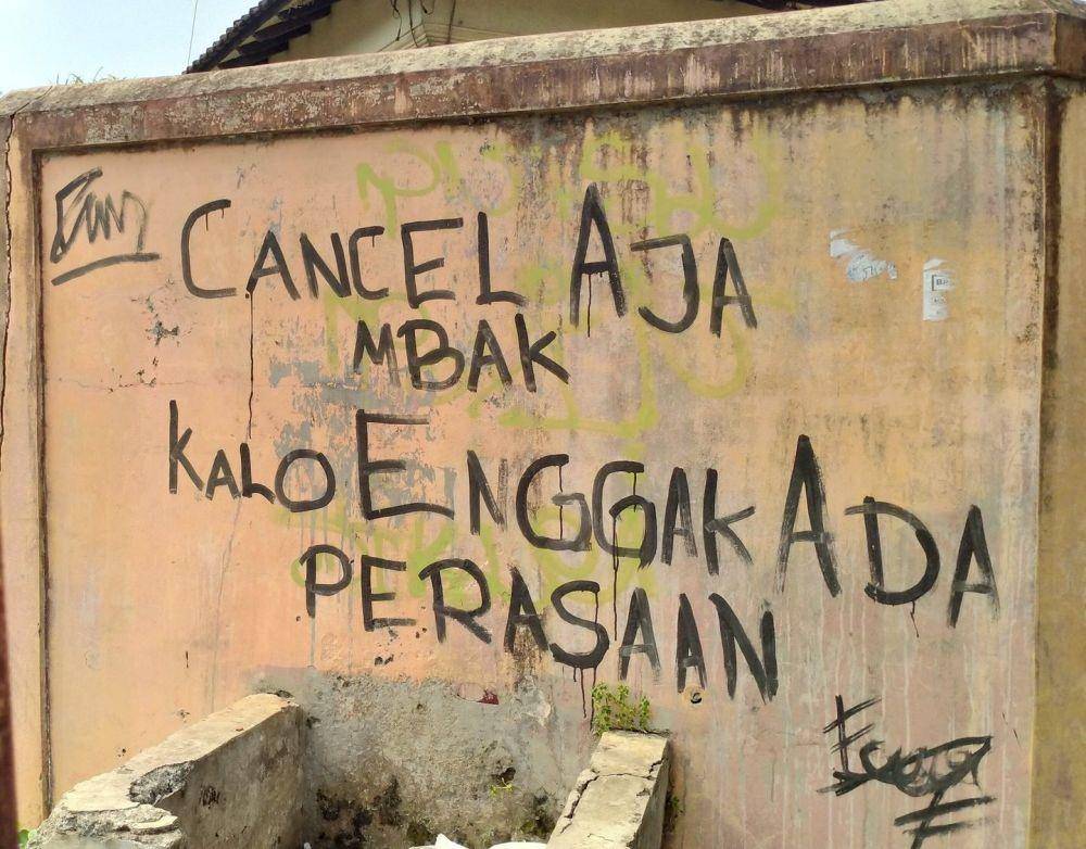 tulisan cinta di tembok (twitter.com/curhatantembok)