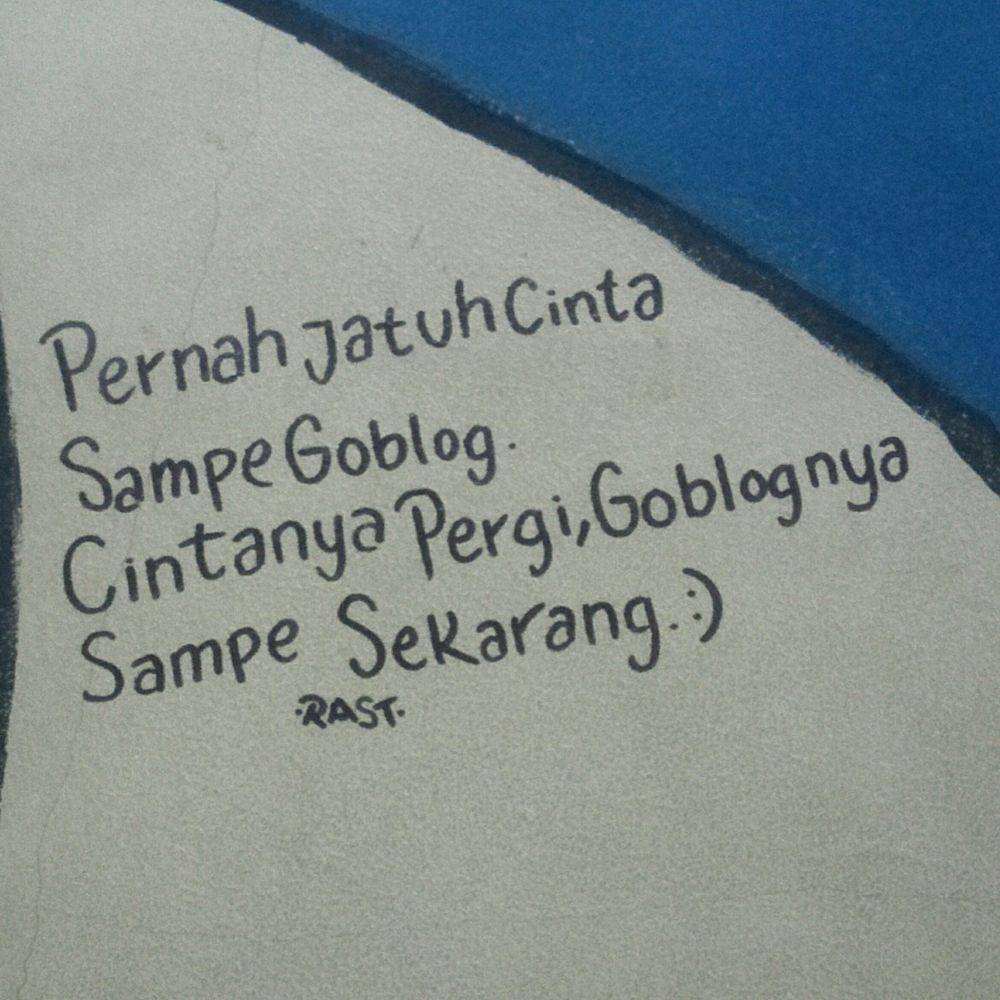 tulisan cinta di tembok (twitter.com/curhatantembok)