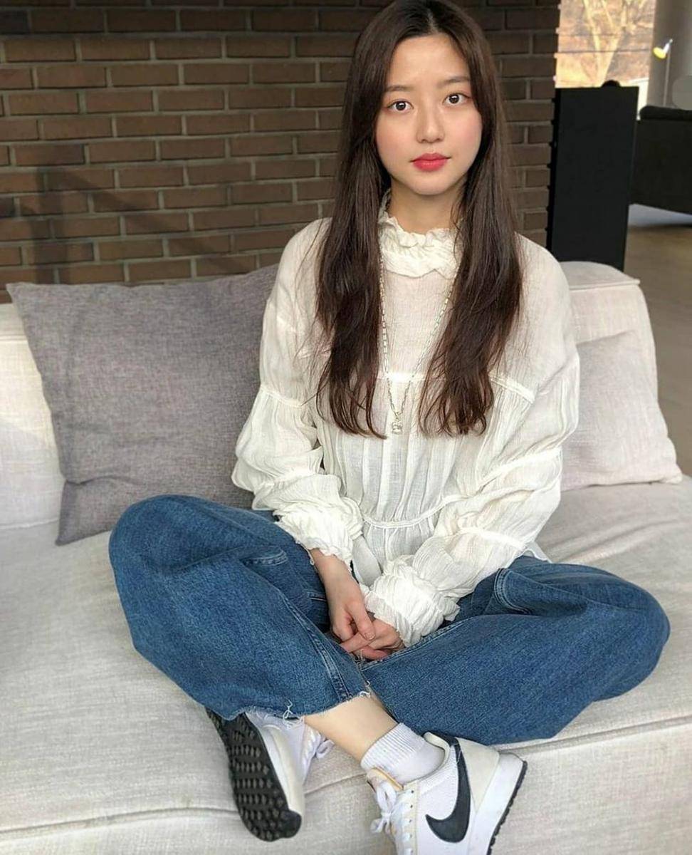 Outfit Kim Hyun Soo (instagram.com/kimhyunsoo.id)