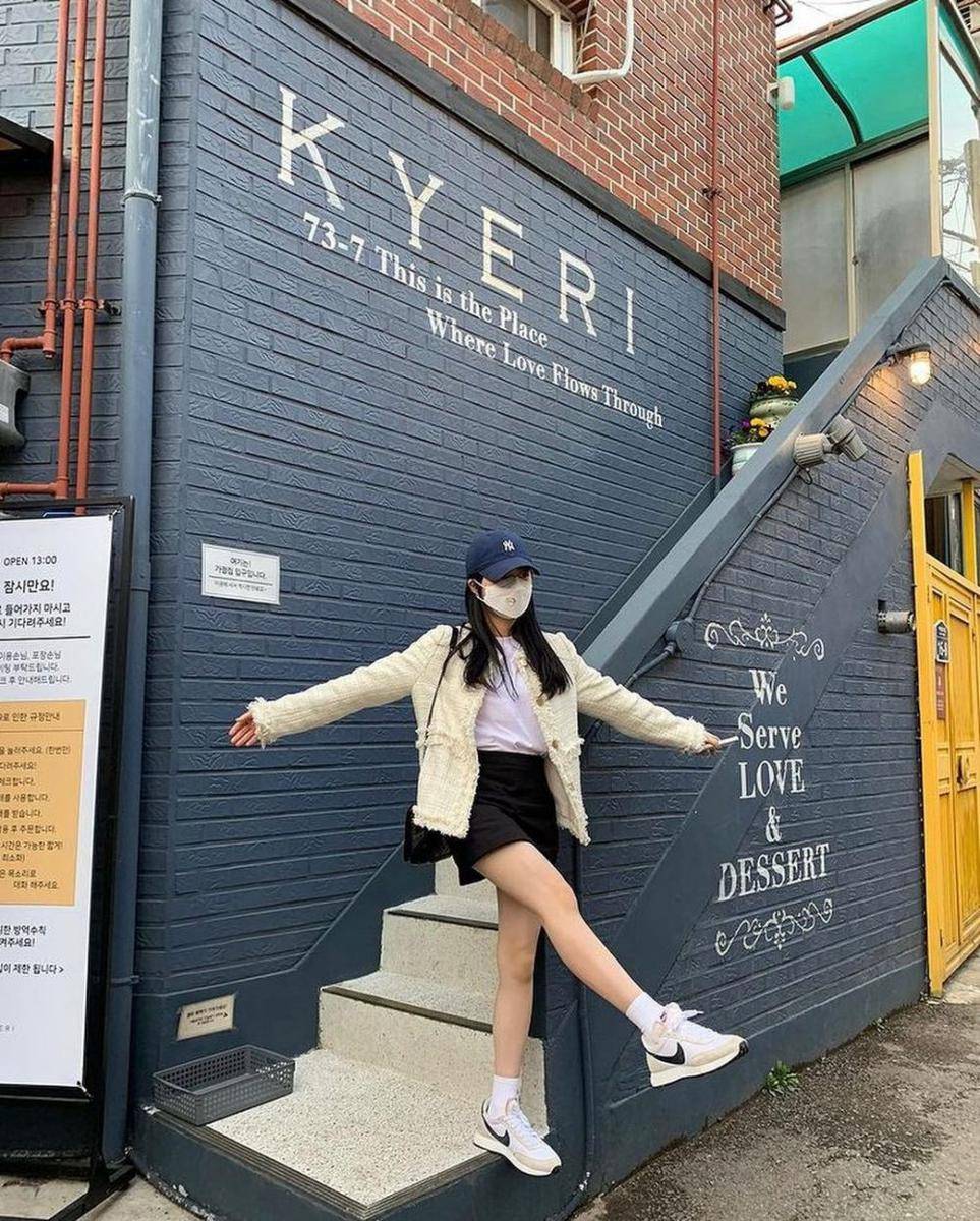 Outfit Kim Hyun Soo (instagram.com/hyeono_oso0)