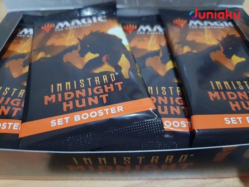 Booster box Magic the Gathering Innistrad Midnight Hunt. duniaku.com/Adhitya Daniel
