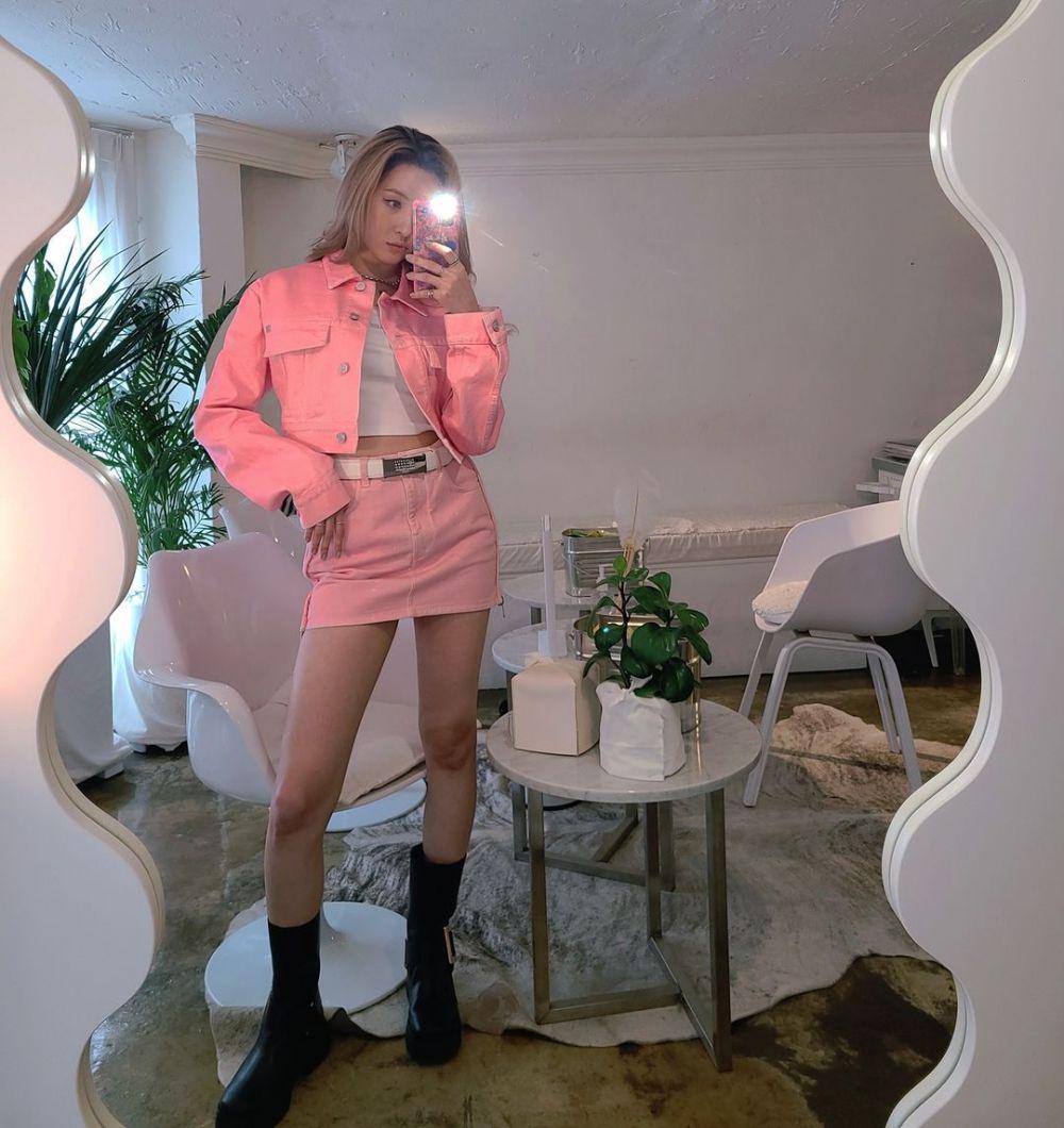 Outfit Sunmi (instagram.com/miyayeah)