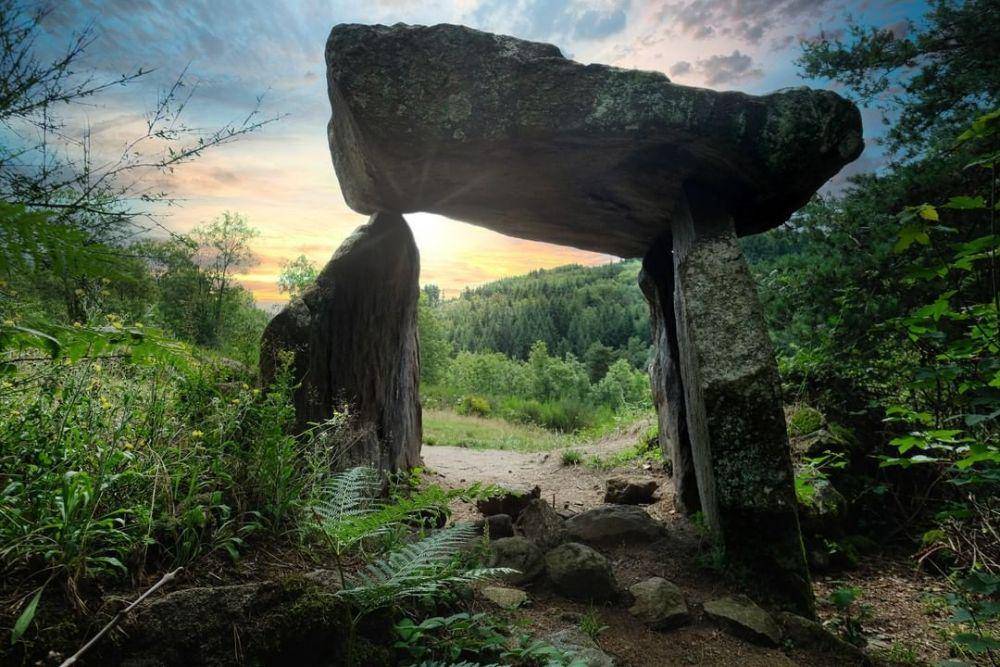 Dolmen (instagram.com/loire_forez_tourisme)