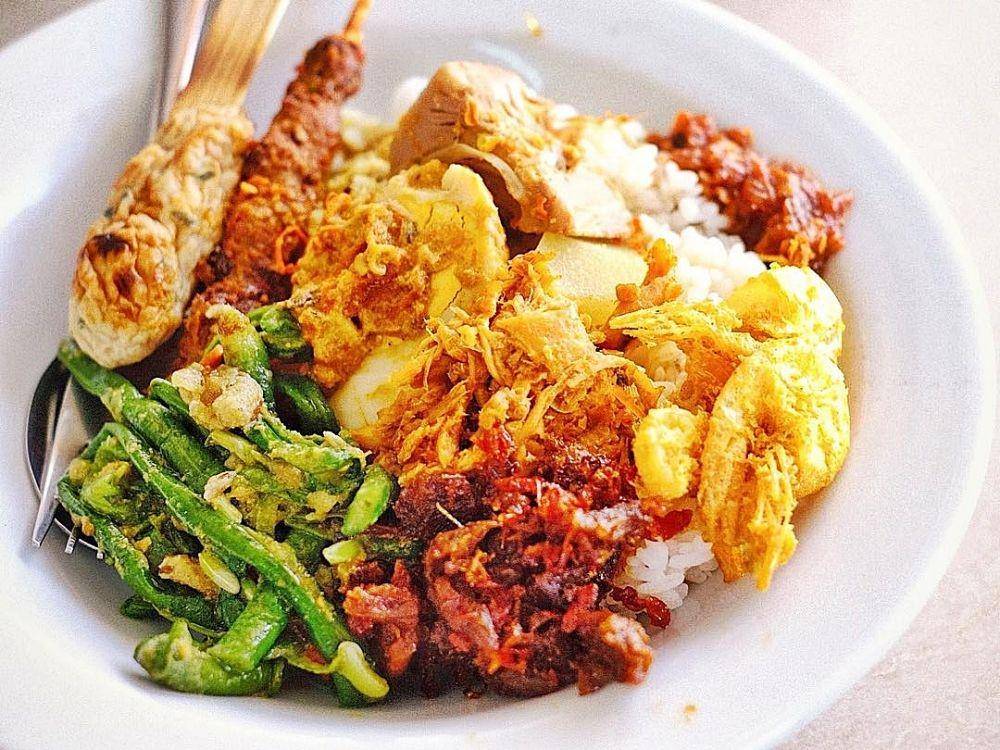 Nasi campur warung Wardani (instagram.com/renibean)