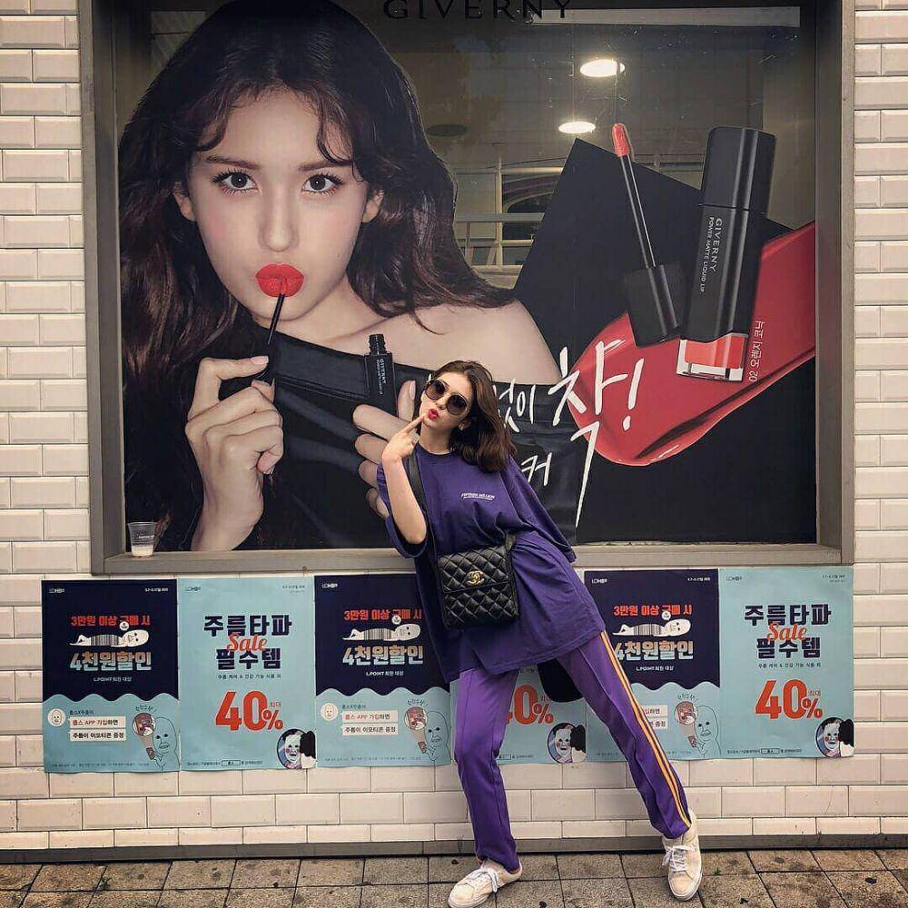 Sporty look ala Jeon Somi (instagram.com/somijeonn)