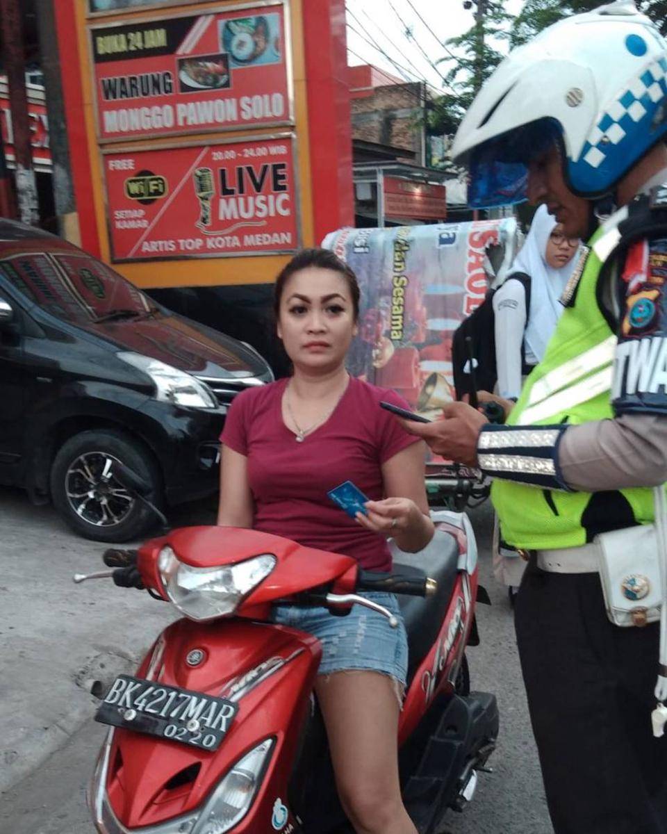 kartu ATM kocak (instagram.com/direktoratlalulintaspoldasumut)