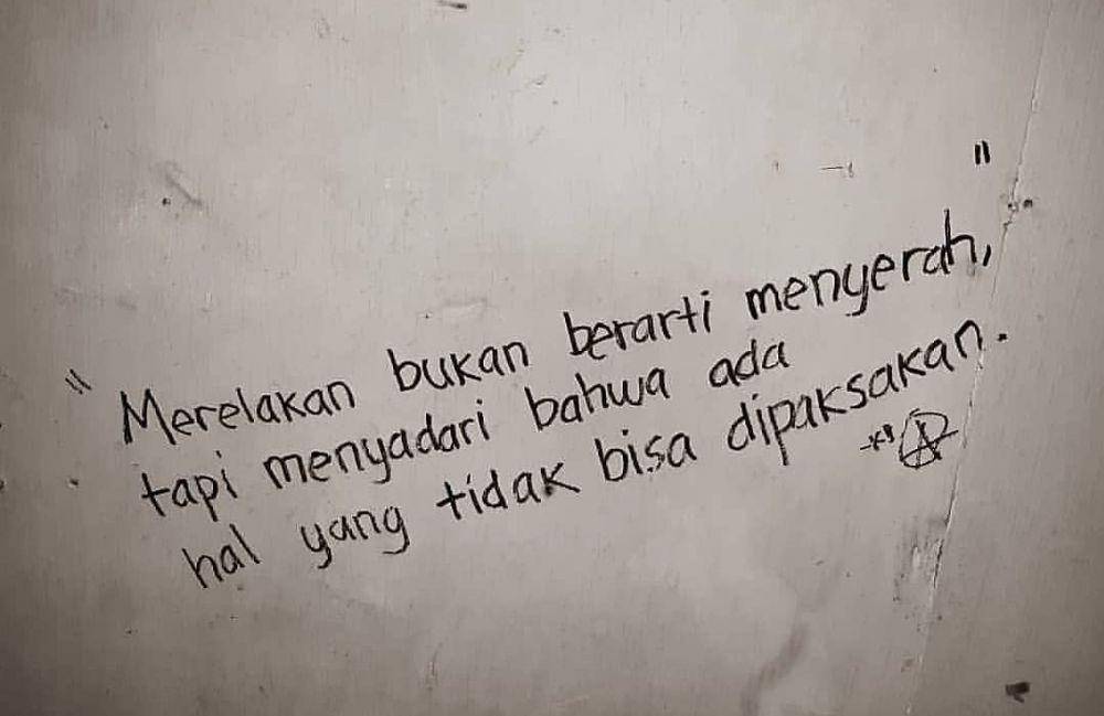 tulisan cinta di tembok (twitter.com/curhatantembok)