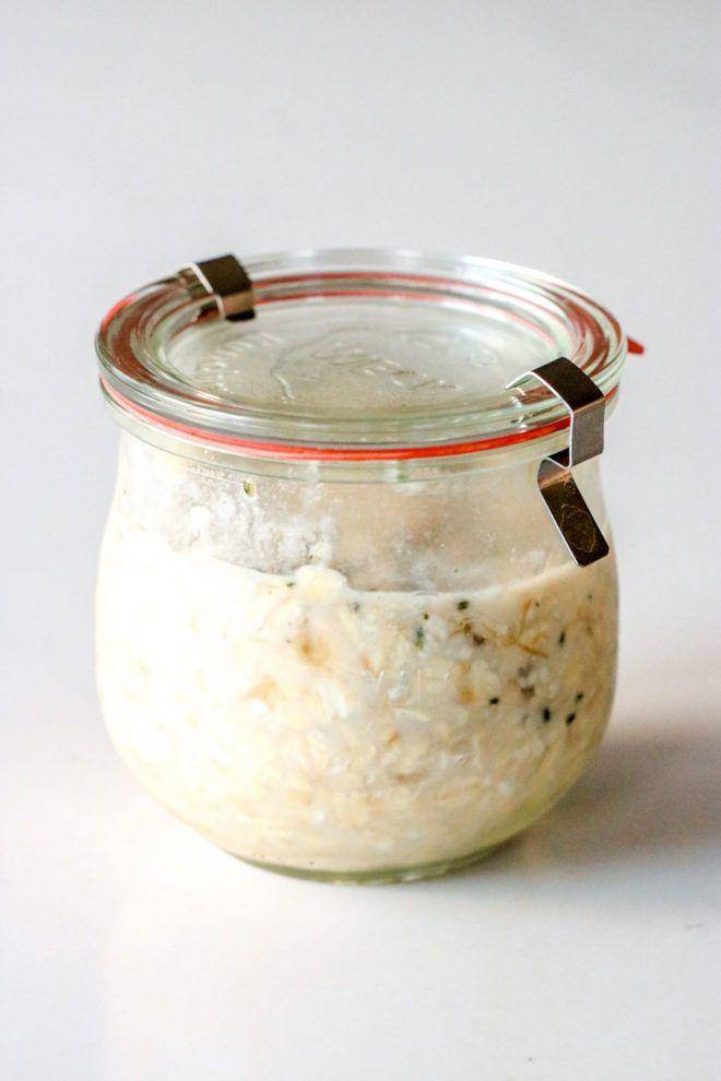 Illustrasi Tutup Jar (thetoastedpinenut.com/easy-banana-overnight-oats/)