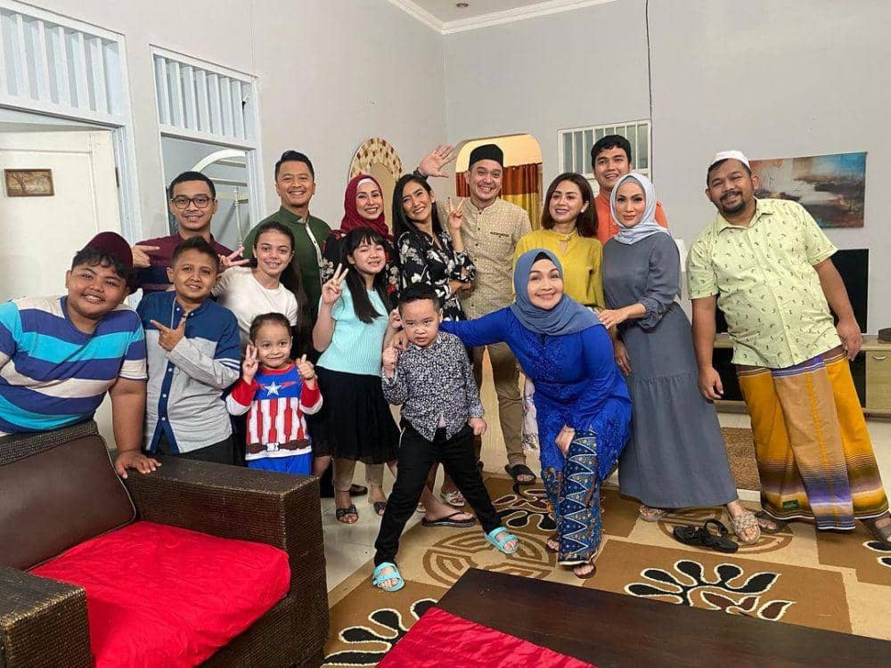 potret Nella Anne dan pemain Satu Atap 5 Keluarga (instagram.com/nella_anne)
