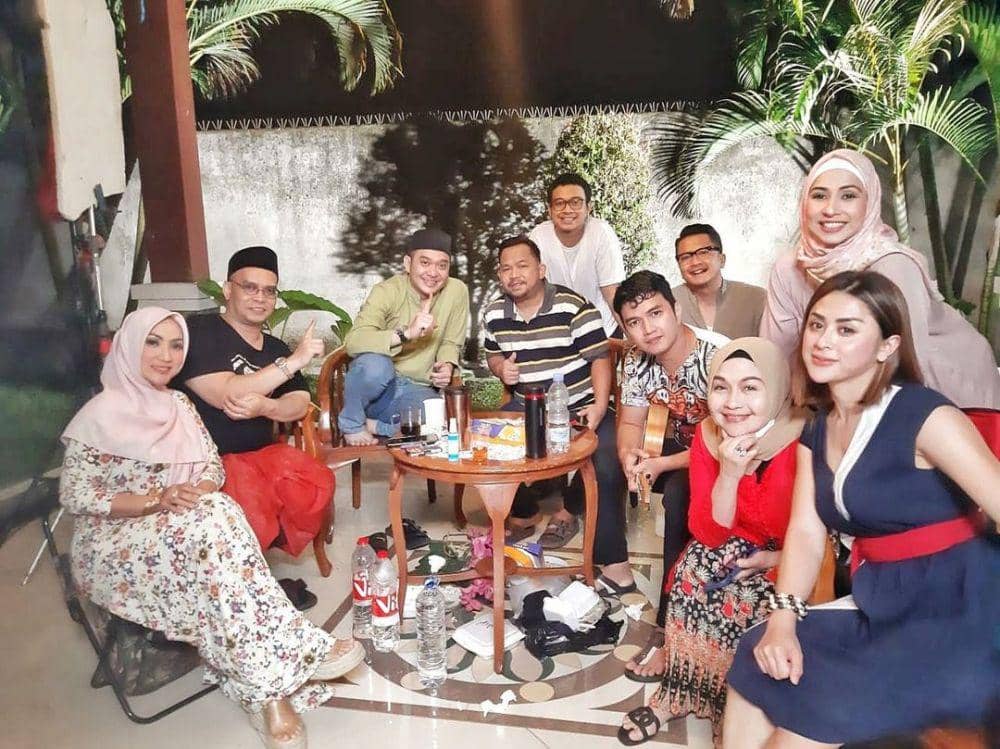potret Nella Anne dan pemain Satu Atap 5 Keluarga (instagram.com/nella_anne)