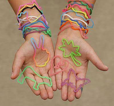 ilustrasi silly bandz (twitter.com/andifa_k)