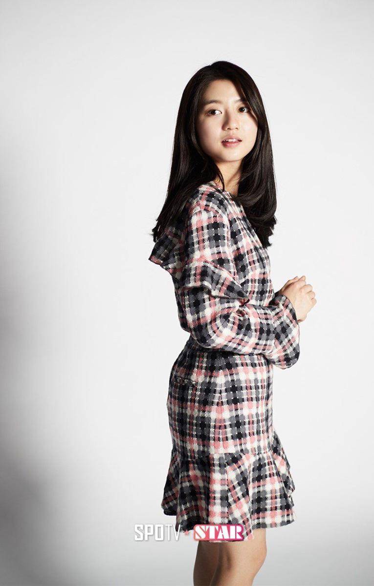 Outfit Kim Hyun Soo (instagram.com/hancinema.net)