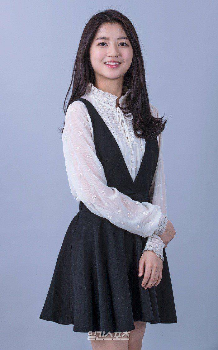 Outfit Kim Hyun Soo (instagram.com/hancinema.net)