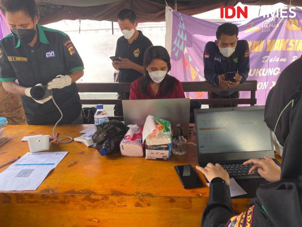 Gerai vaksin TNI-Polri yang berada di GOR Trikora, Abepura, Jayapura. (IDN Times/Ilyas Mujib).