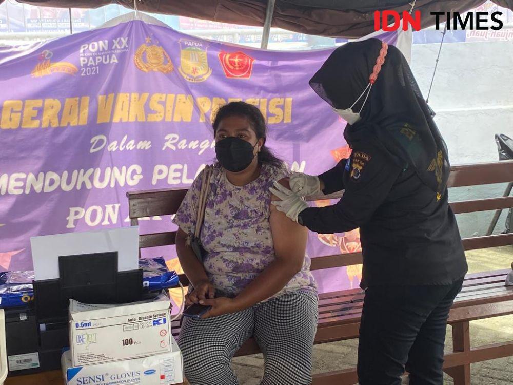 Gerai vaksin TNI-Polri yang berada di GOR Trikora, Abepura, Jayapura. (IDN Times/Ilyas Mujib).