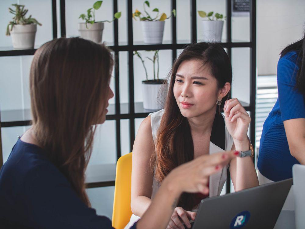 8 Jenis Informasi Pribadi yang Gak Perlu Dibagikan di Kantor
