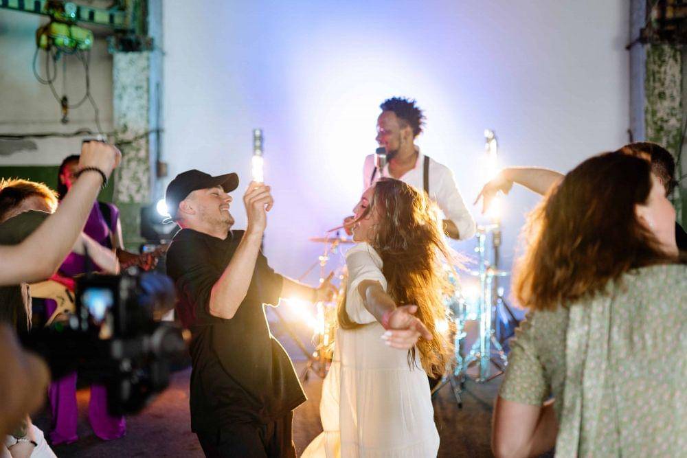 ilustrasi menari (pexels.com/Yan Krukov)