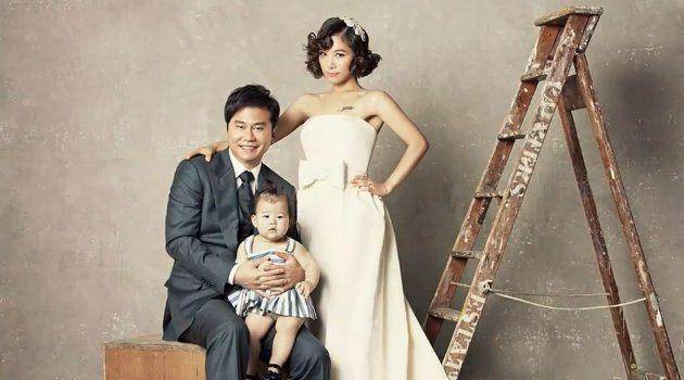Lee Eun Joo bersama suami dan anak (channel-korea.com)