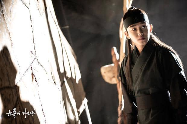 Yoo Ah In sebagai Lee Bang Won di Six Flying Dragons (dok. SBS/Six Flying Dragons)