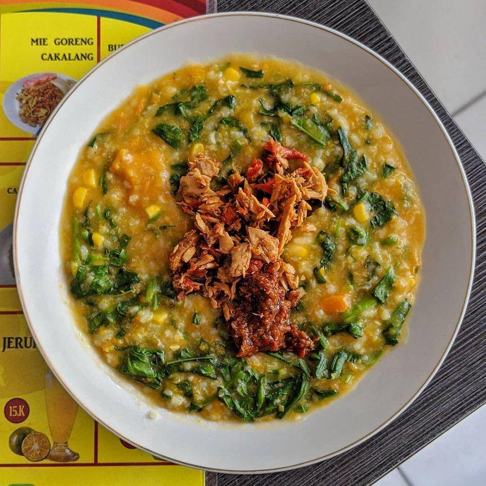 bubur manado (instagram.com/makanbiarsenang)