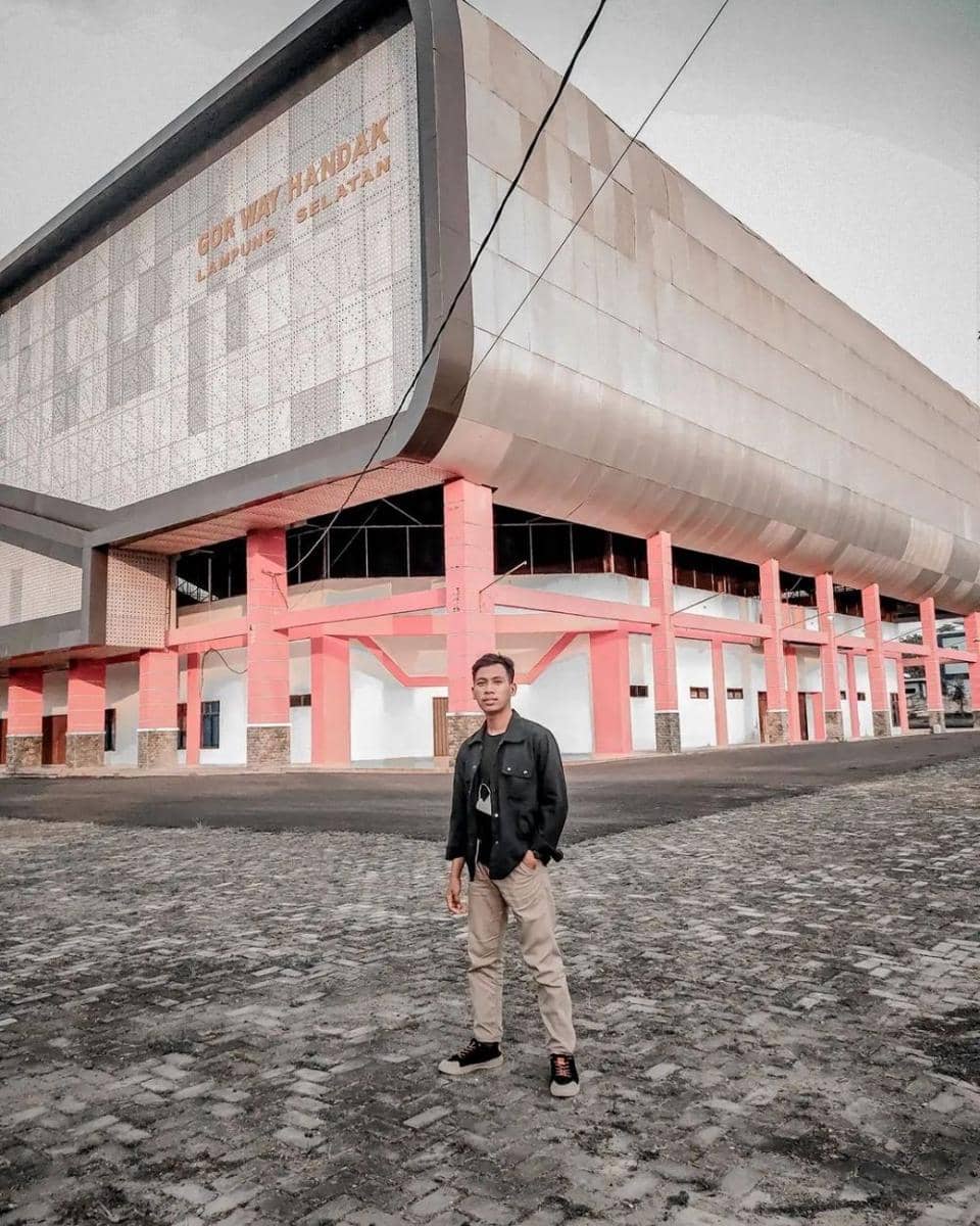 GOR Way Handak. (Instagram.com/aku.holiss).