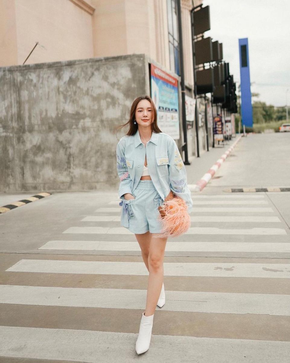 Bua Nalinthip (instagram.com/buanalinthip)