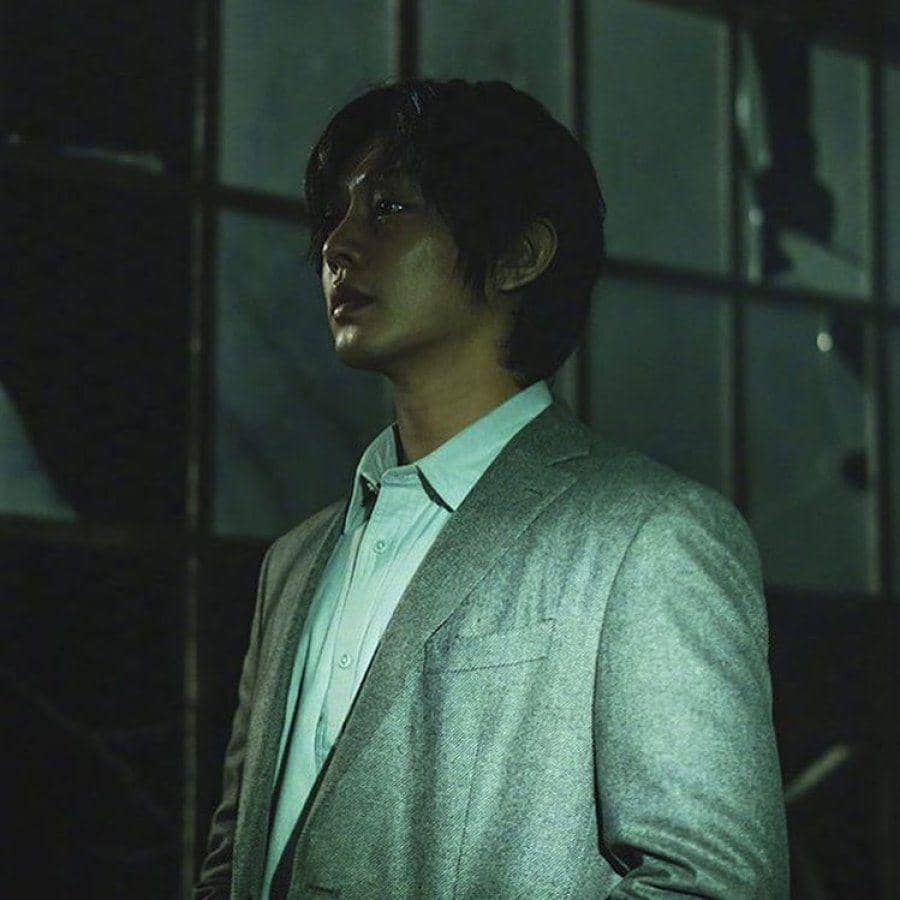 Yoo Ah In sebagai Jung Jin Soo di Hellbound (dok. Netflix/Hellbound)