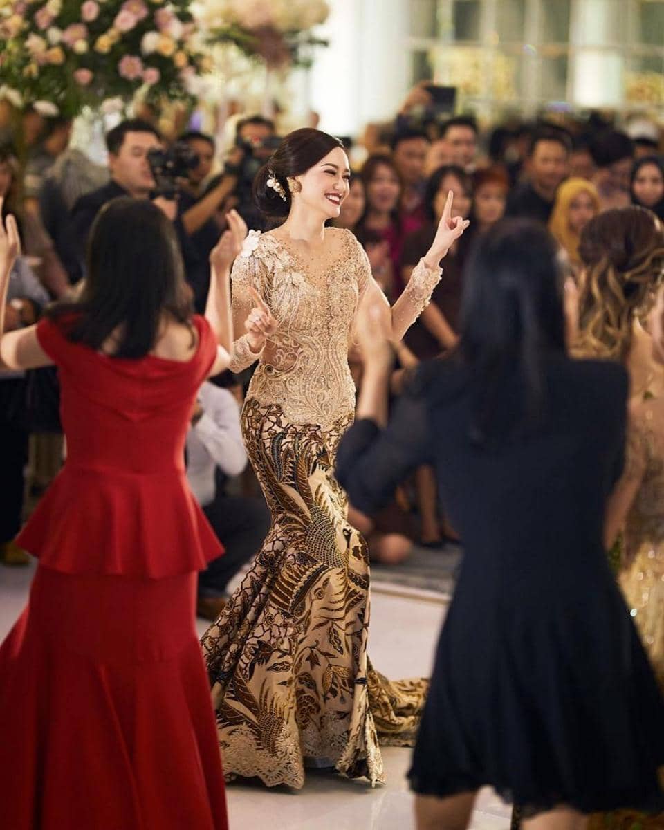 Kebaya Felicia Hwang. (instagram.com/felicehwang/)