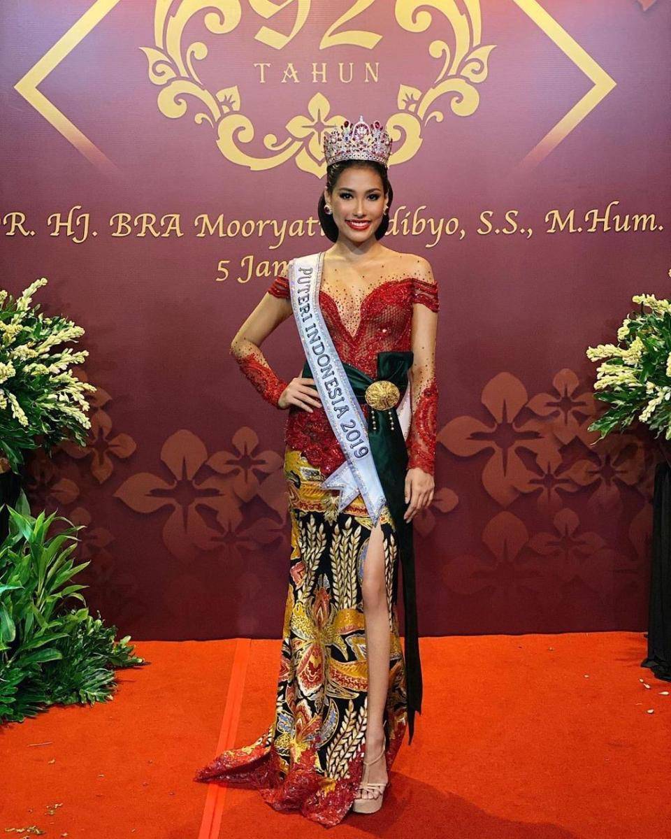 Kebaya Frederika Alexis Cull. (instagram.com/frederikacull/)