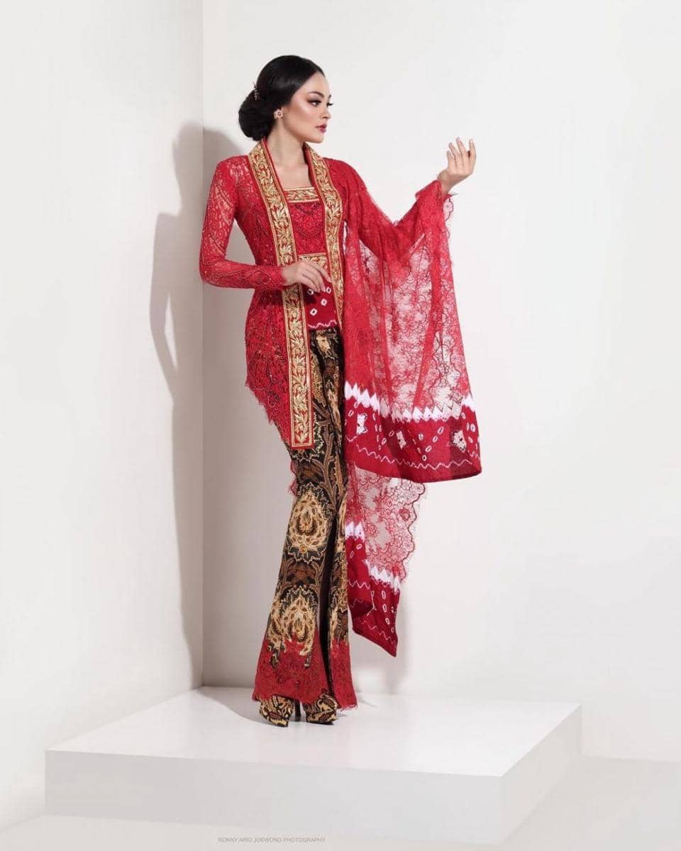 Kebaya Jolene Marie Cholock-Rotinsulu. (instagram.com/joleneemarie/)
