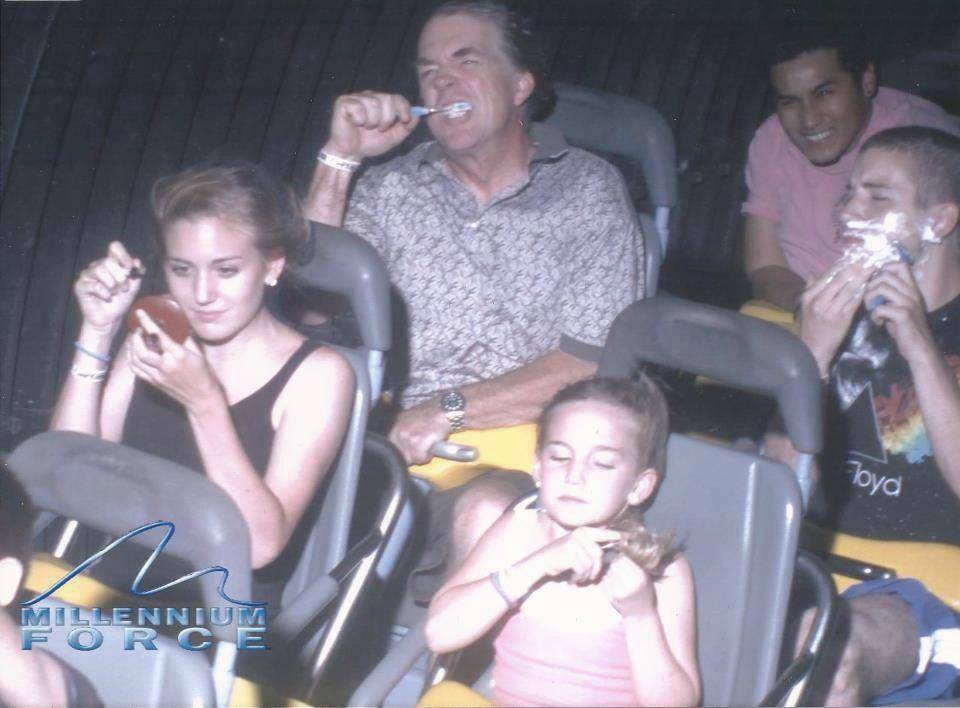 foto saat main roller coaster (reddit.com/titsforfuck)