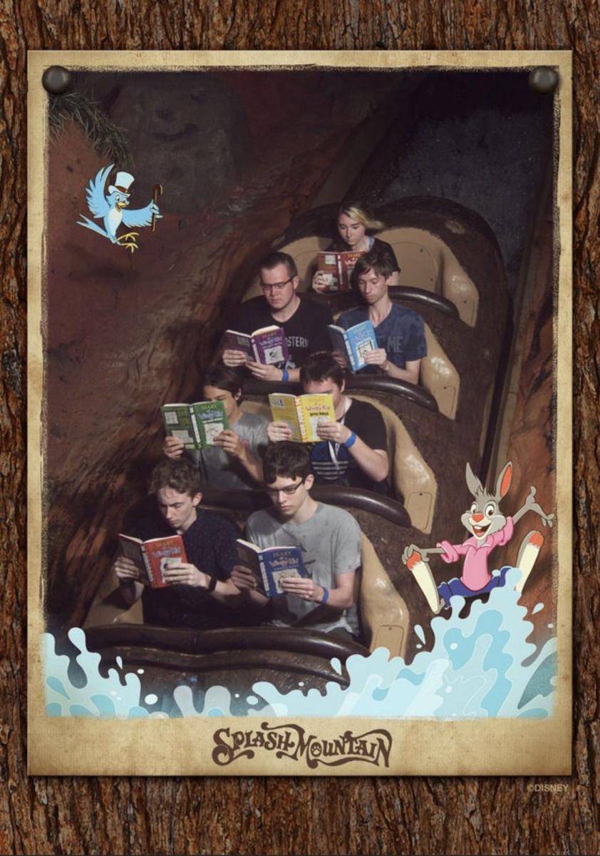 foto saat main roller coaster (reddit.com/ElNickCharles)