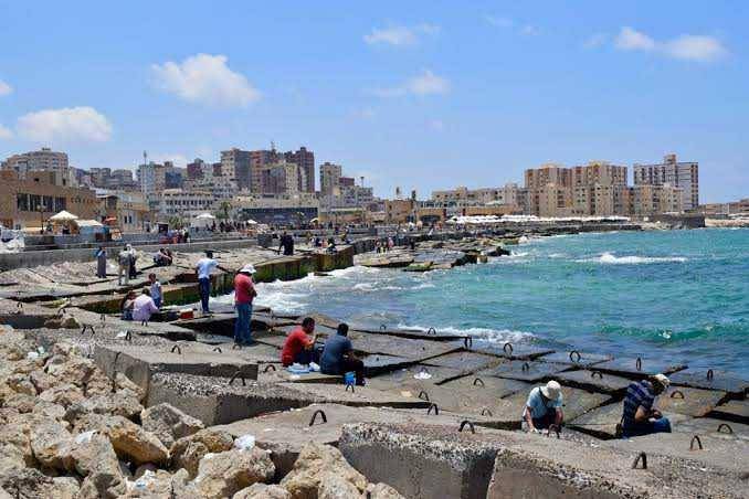 corniche waterfront (arwtravels.com)