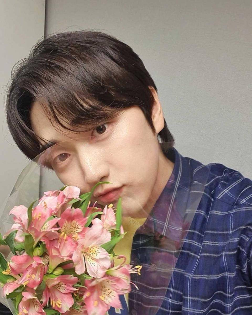 Sandeul (instagram.com/samdol_sandeul)