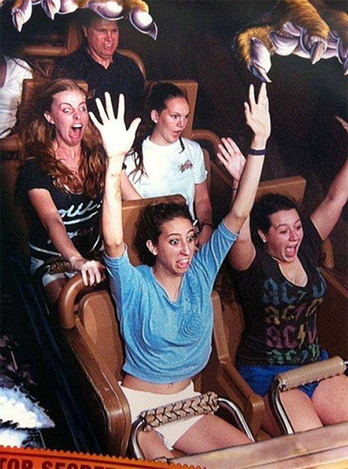 foto saat naik roller coaster (boredpanda.com/Audrius P., Hidrėlėy, dan Jonas Grinevičius)