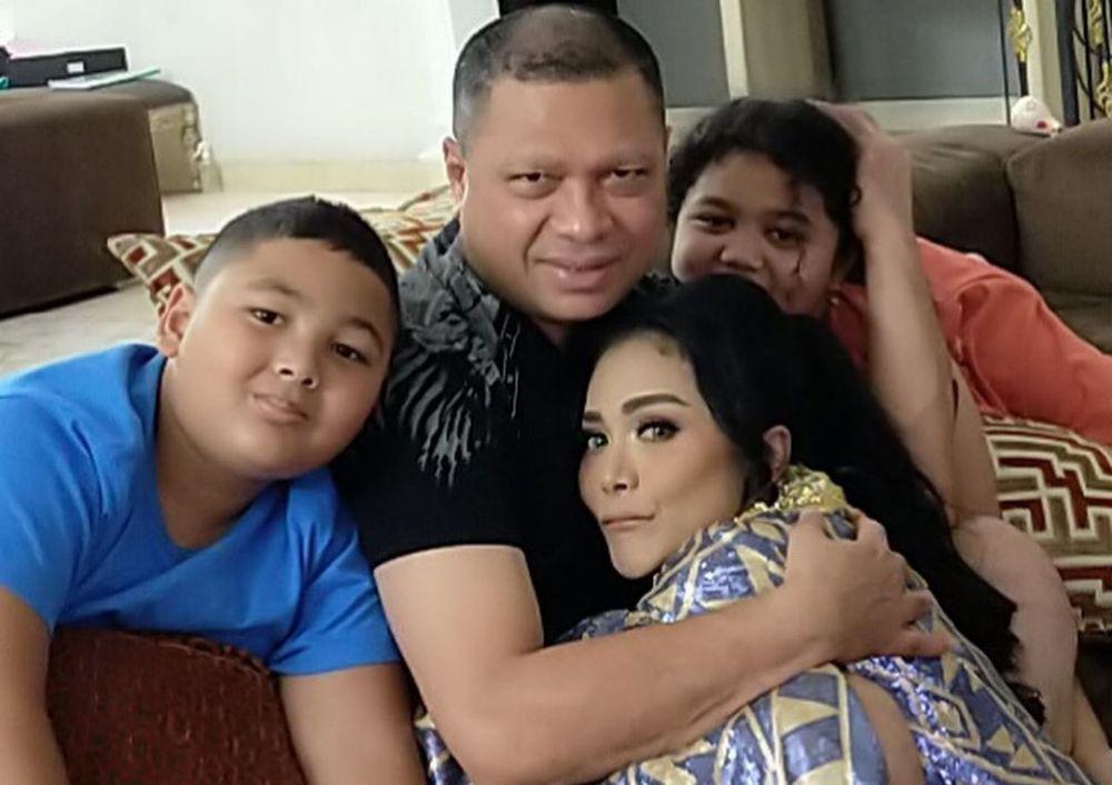 potret keluarga Krisdayanti (instagram.com/krisdayantilemos)