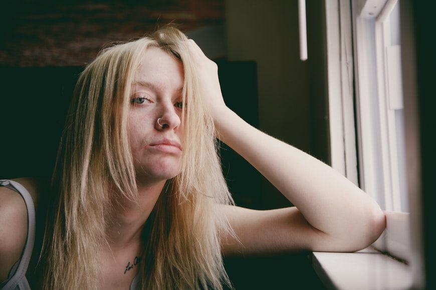 ilustrasi bad mood (unsplash.com/sharonmccutcheon)