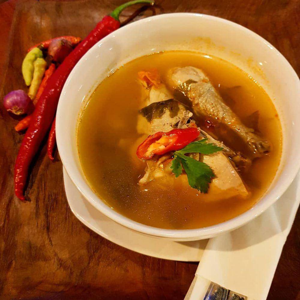 ayam kesrut (instagram.com/srengengewetan)