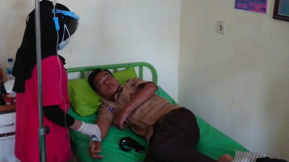 Siswa SMKN 1 Rejotangan Kabupaten Tulungagung saat dirawat di Puskesmas. IDN Times/ Bramanta Pamungkas