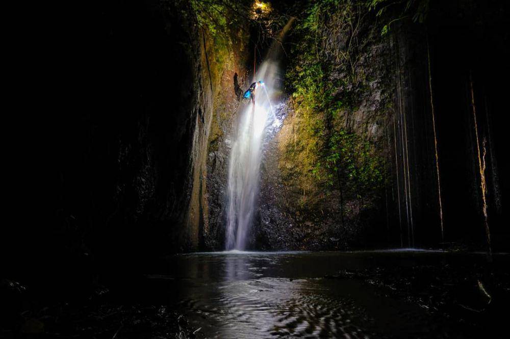 ilustrasi olahraga canyoning (instagram.com/canyoningbali)