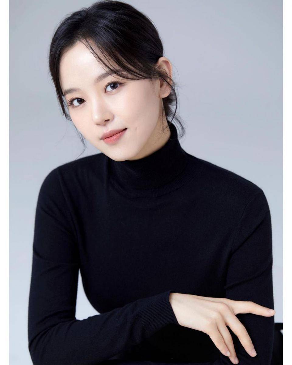 Kang Han Na (instagram.com/k_hanna_)