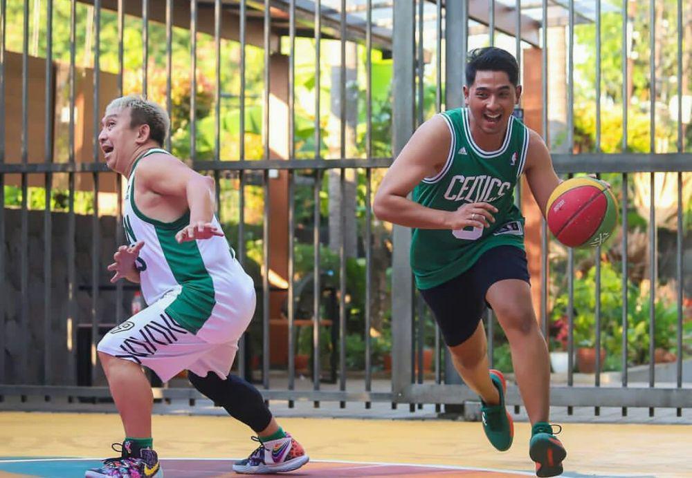 9 Potret Bugar Arya Saloka Bermain Basket, Sudah Jago Sejak SD!