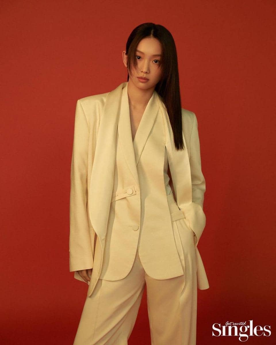 Jin Ki Joo di Pemotretan Majalah Singles (instagram.com/jinkijoo)