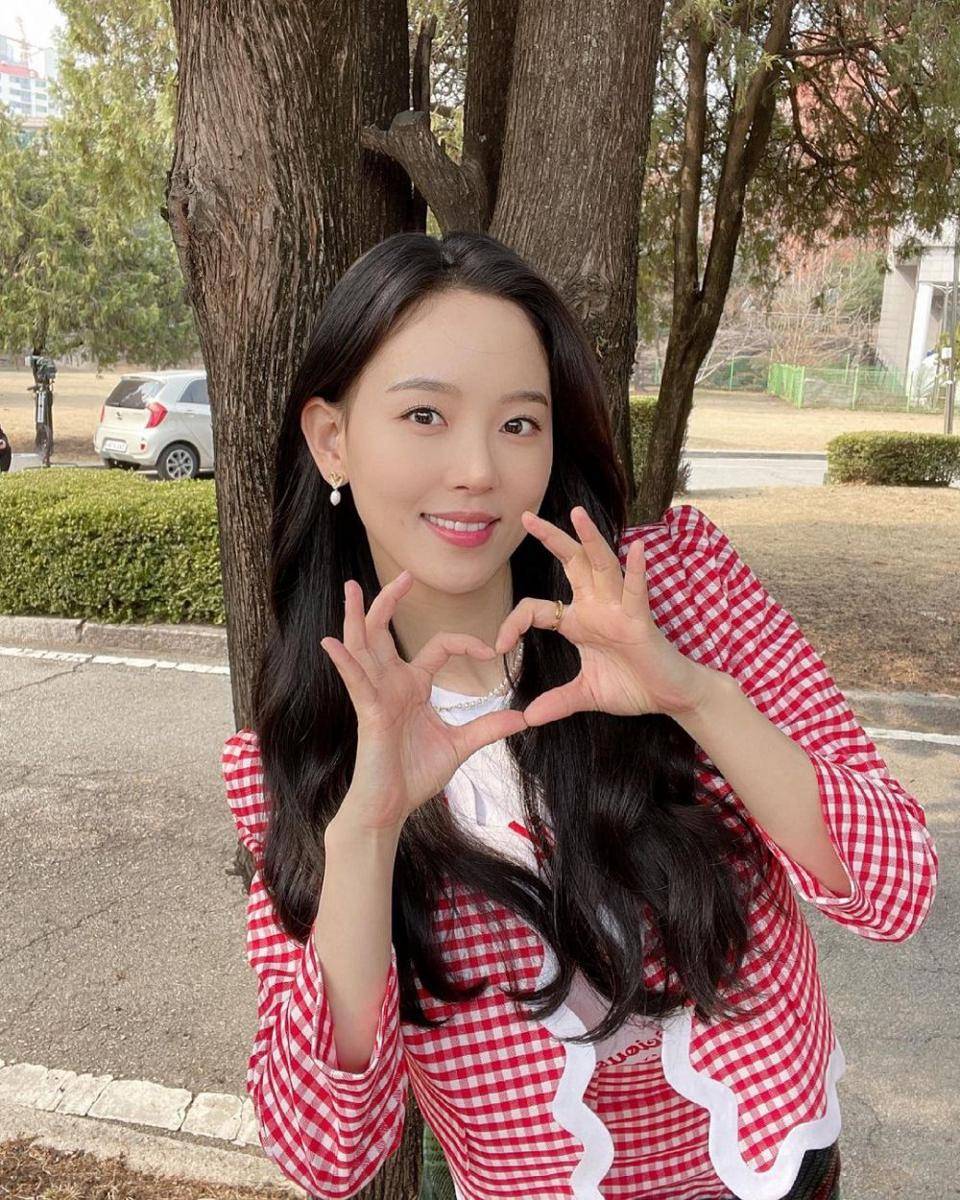 Kang Han Na (instagram.com/k_hanna_)