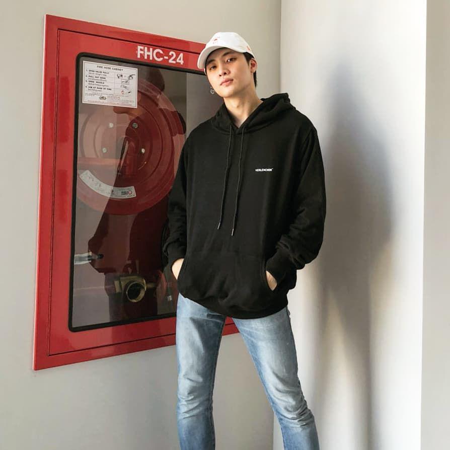 Mean Phiravich (instagram.com/m34nismind)