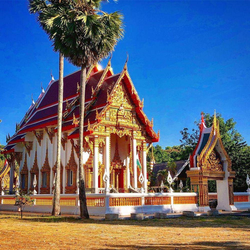 Potret Wat Nai Harn (instagram.com/debjkeighley)