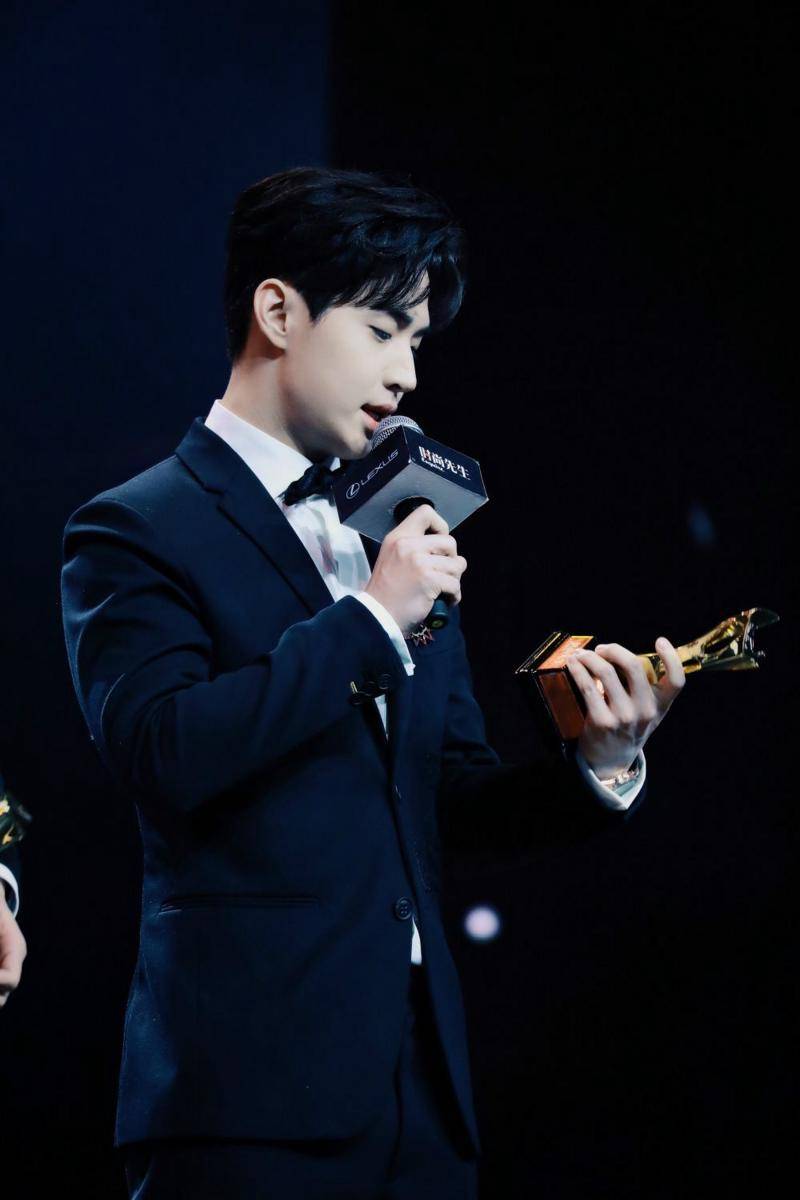 Henry Lau (twitter.com/SMTOWNGLOBAL)