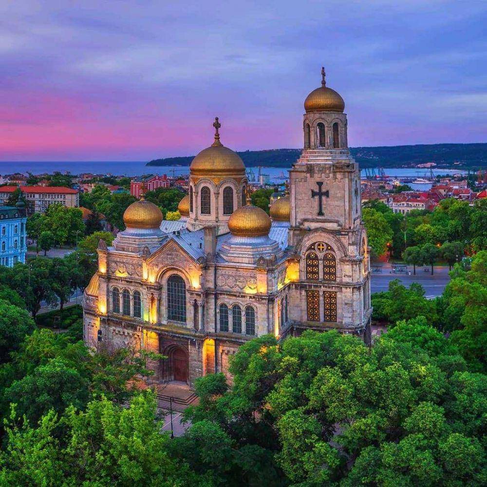 Varna Cathedral (instagram.com/varnacitycard)