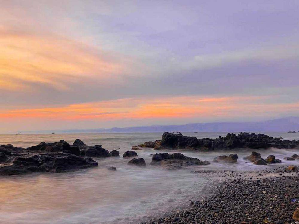 pantai loji pelabuhan ratu (instagram.com/irnie_photos)